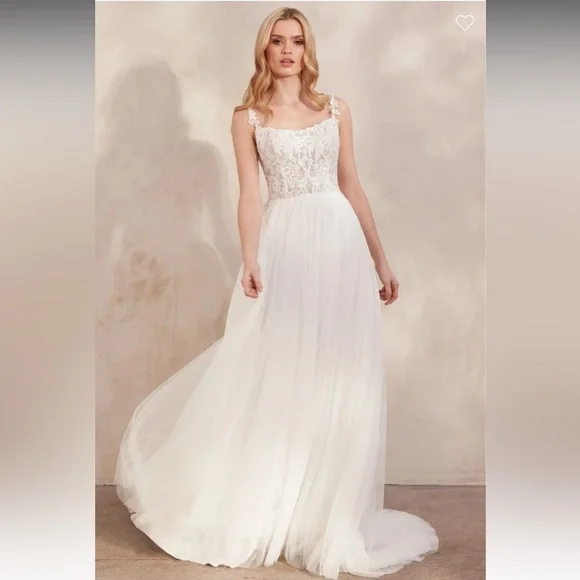 Justin Alexander's Adore collection - Picture 2 of 8